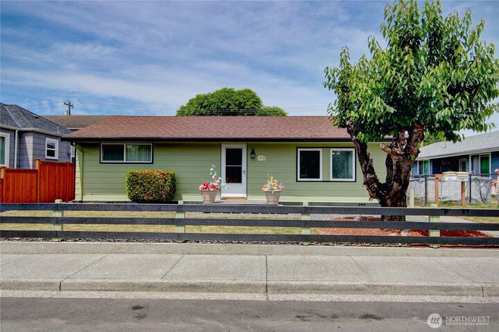 Property Photo:  1709  2nd St  WA 98270 