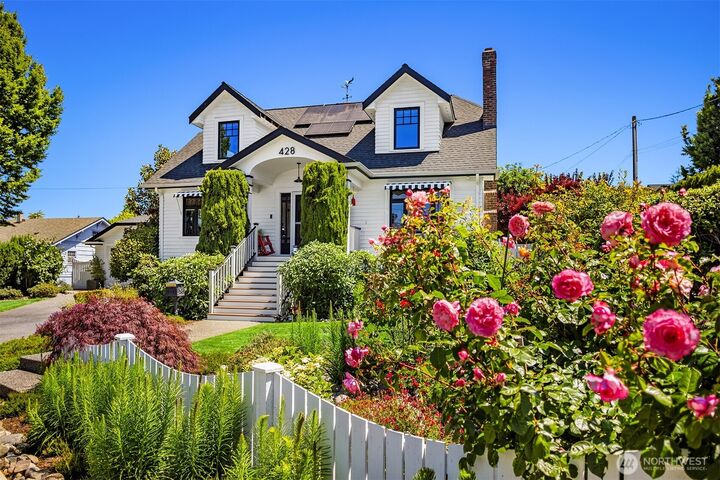 Property Photo: 428 3rd Avenue N WA 98020
