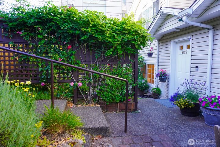 Property Photo:  9426  Linden Avenue N  WA 98103 