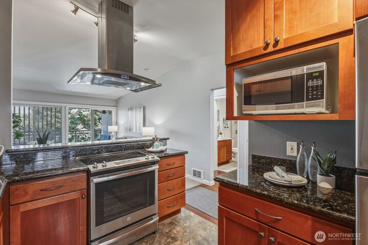Property Photo:  130  105th Avenue SE 316  WA 98004 