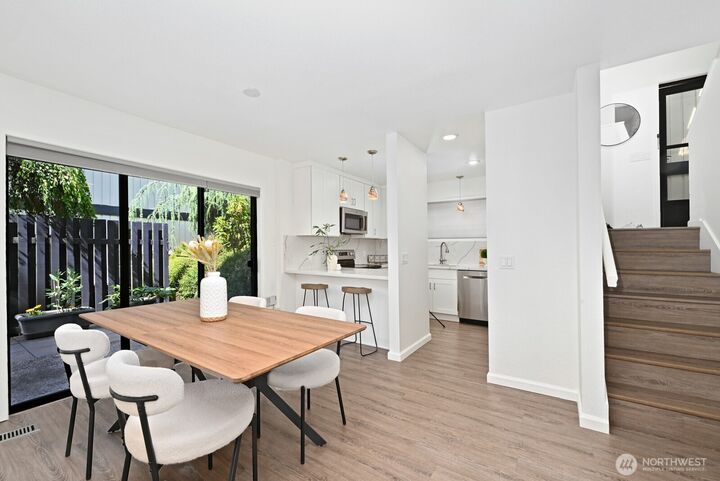 Property Photo:  10  18th Ave 10B  WA 98033 