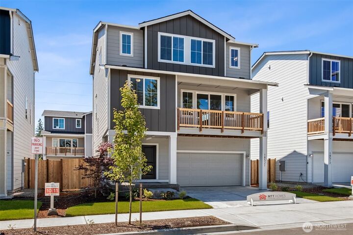 Property Photo:  18521 SE 271st Place  WA 98042 
