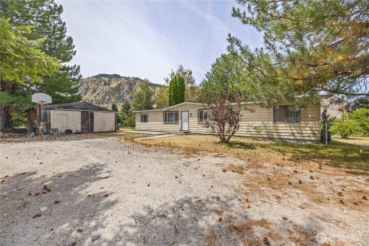 Property Photo:  27  Buckingham Alley  WA 98812 