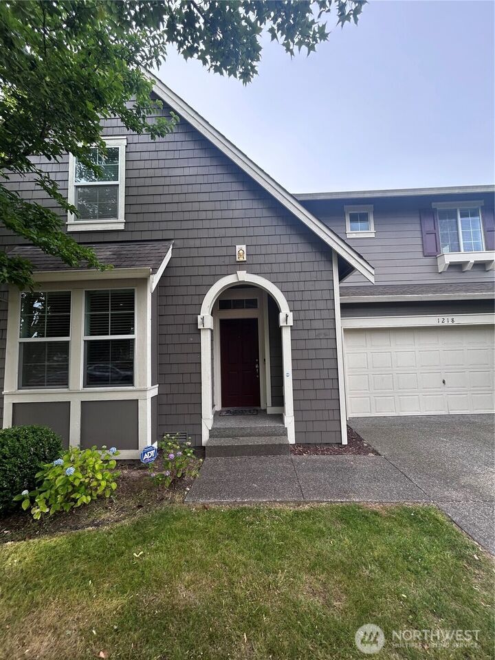 Property Photo:  1218  32nd Street NE  WA 98002 