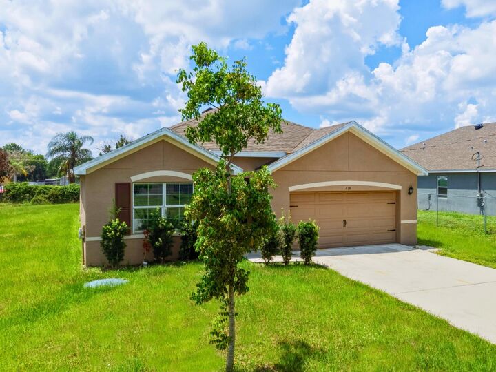 Property Photo:  718 SW Crean Terrace SW  FL 34953 