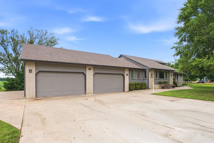 Property Photo:  405 Riverview St  KS 67039-9402 