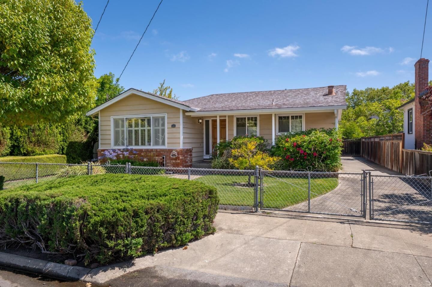 Property Photo:  1223 Quince  CA 94402 