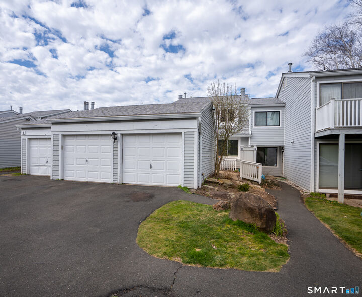 Property Photo:  6 Peddlars Drive 6  CT 06405 