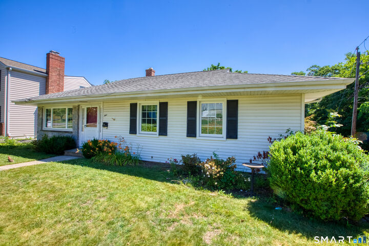 Property Photo:  1 Pilgrim Drive  CT 06831 