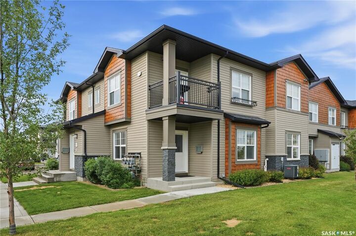 1015 Patrick Crescent 801 — photo 1