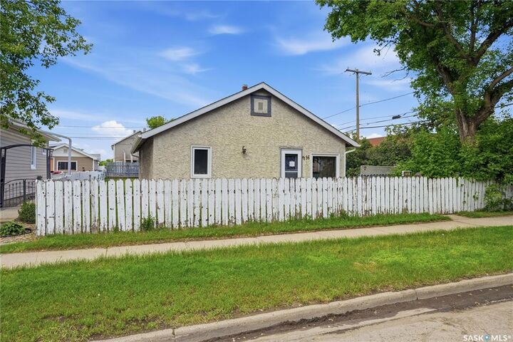 Property Photo: 916 Iroquois Street W SK S6H 5B6