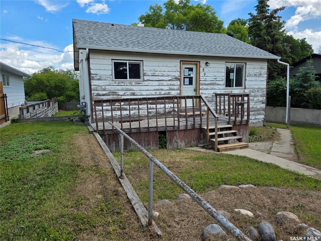 Property Photo: 89 8th Avenue NE SK S9H 2P2