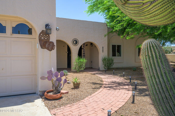 Property Photo:  342 E Placita Idilio  AZ 85614 
