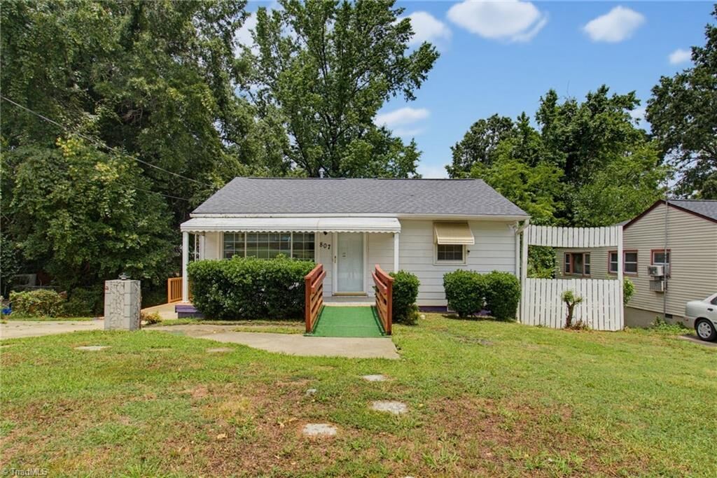 Property Photo:  807 Tuscaloosa Street  NC 27406 