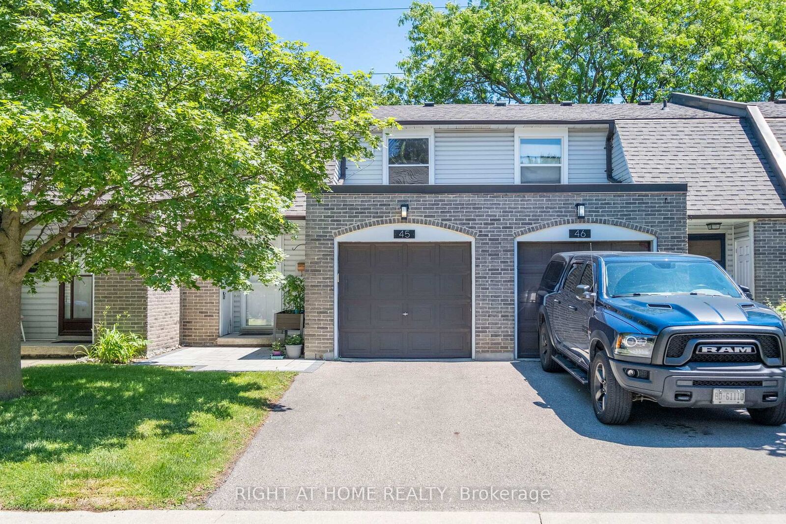 Property Photo:  2440 Bromsgrove Road 45  ON L5J 4J7 