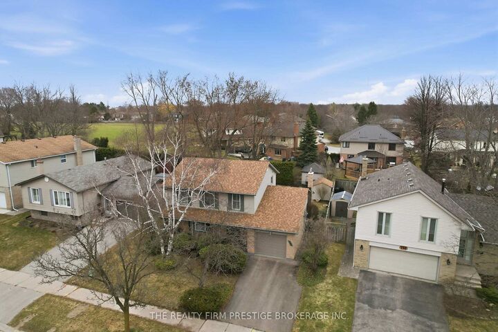 Property Photo: 126 Gardenvale Crescent ON N6J 4B9