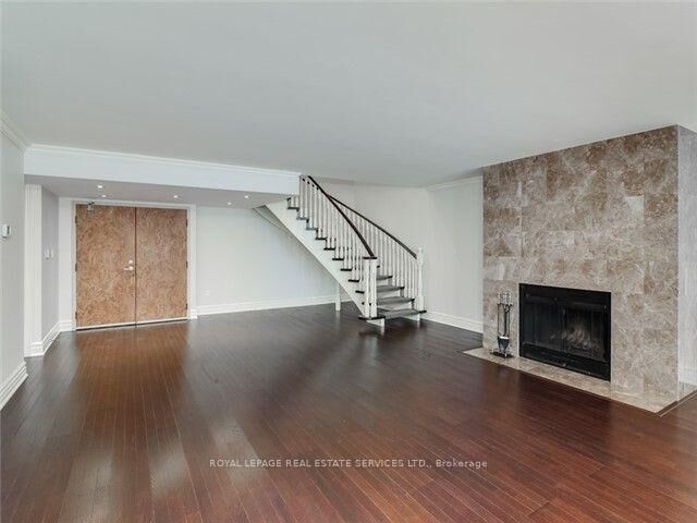 Property Photo:  71 Charles Street E Ph1605  ON M4Y 2T3 
