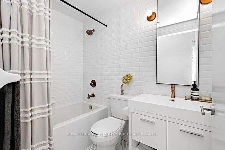 Photo de la propriété:  106 Dovercourt Road 611  ON M6J 3C3 