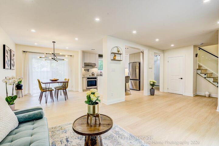 Property Photo:  22 Gleneagle Crescent  ON M2J 3H3 