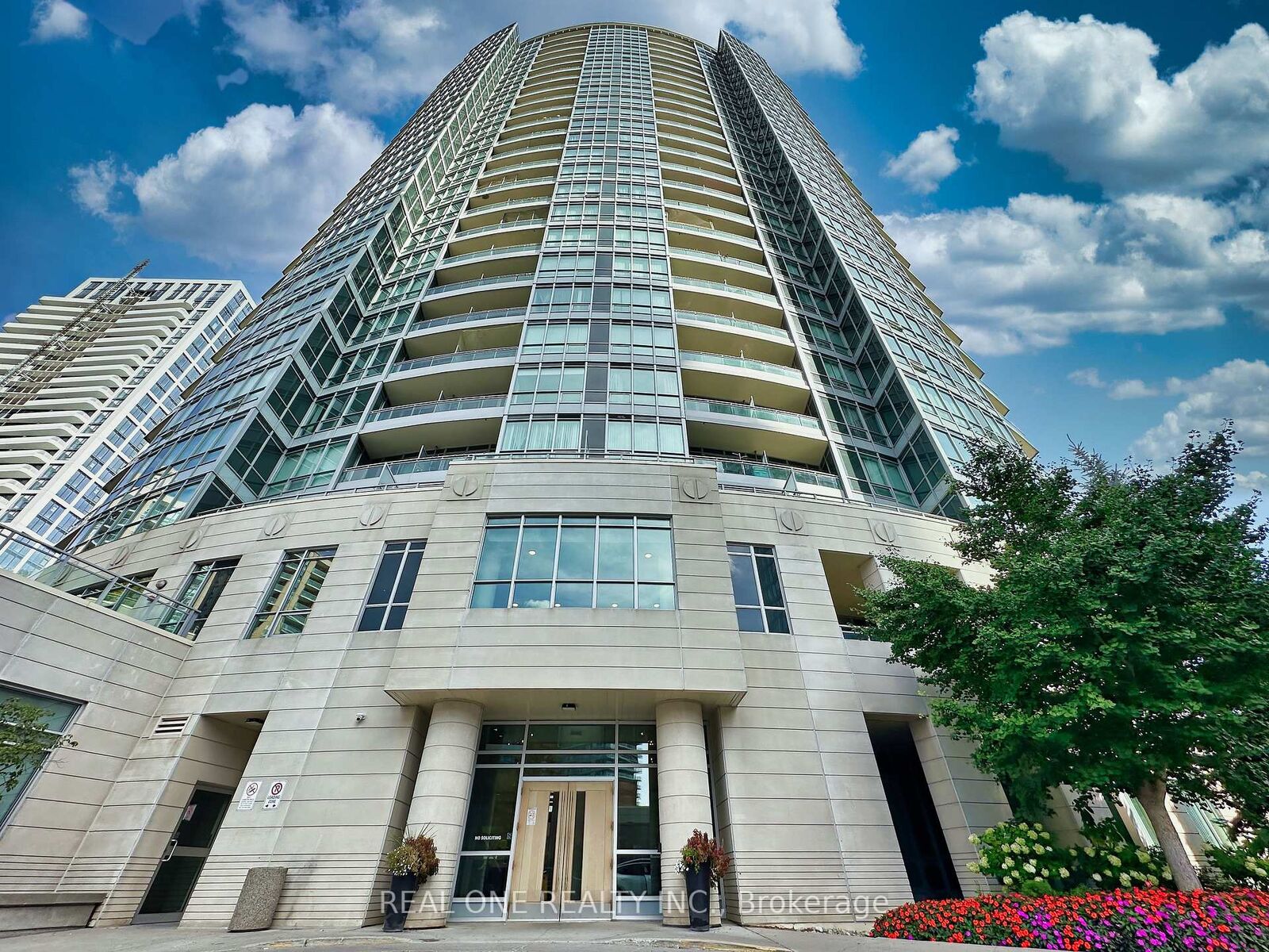 Property Photo:  18 Holmes Avenue 2205  ON M2N 0E1 