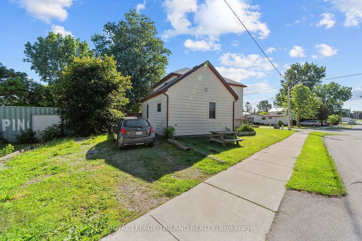 Property Photo:  15 Dundas Street  ON N0L 1Z0 