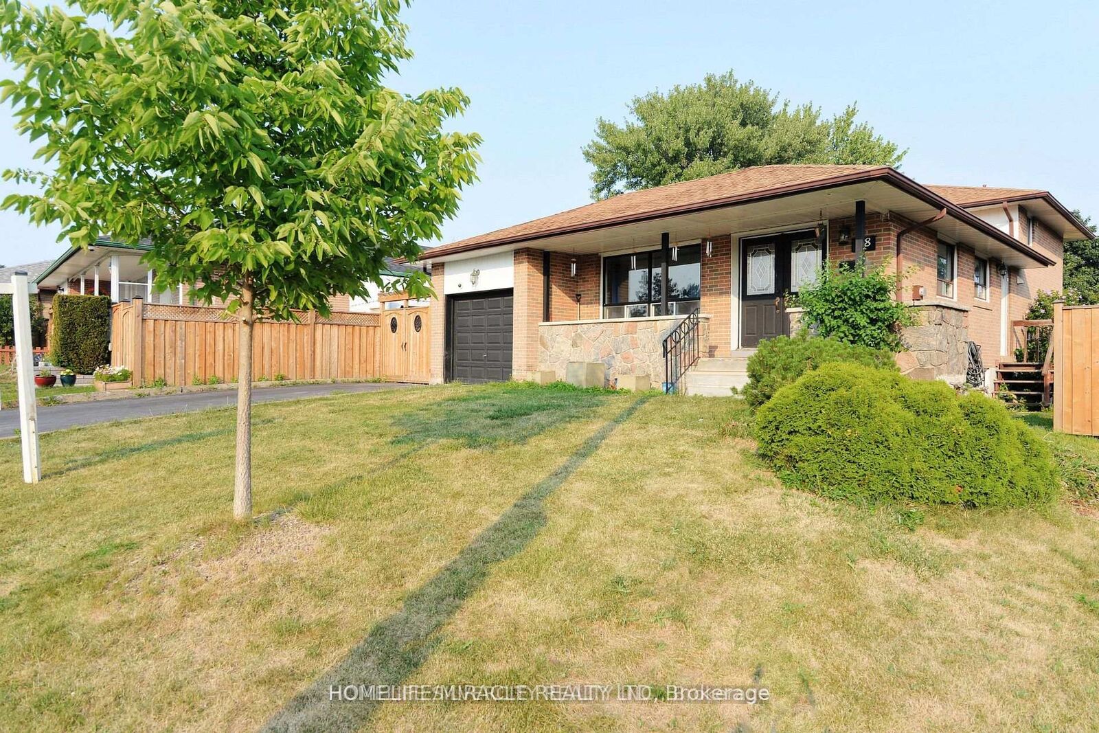 Property Photo:  88 Ardglen Drive  ON L6W 1V6 