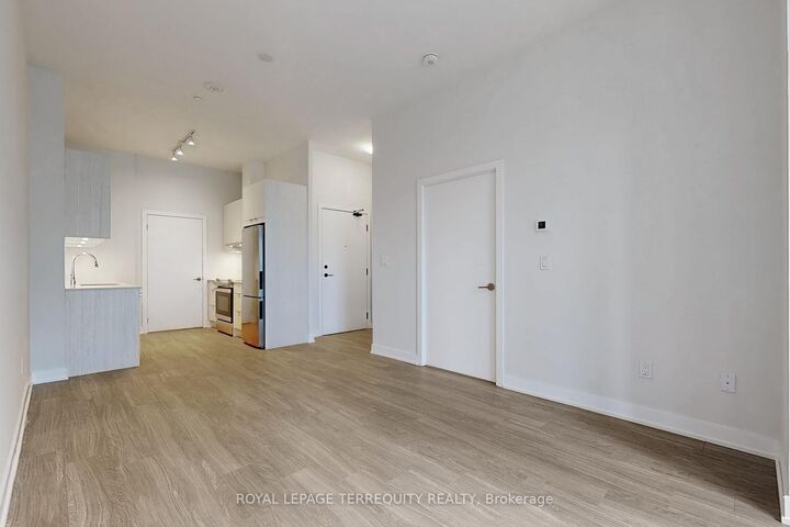 Property Photo:  430 Square One Drive 424  ON L5B 0L6 