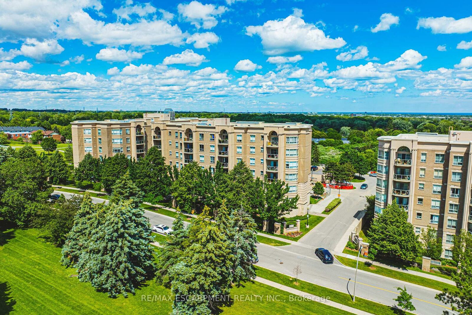 Property Photo:  2075 Amherst Heights Drive 103  ON L7P 5B8 