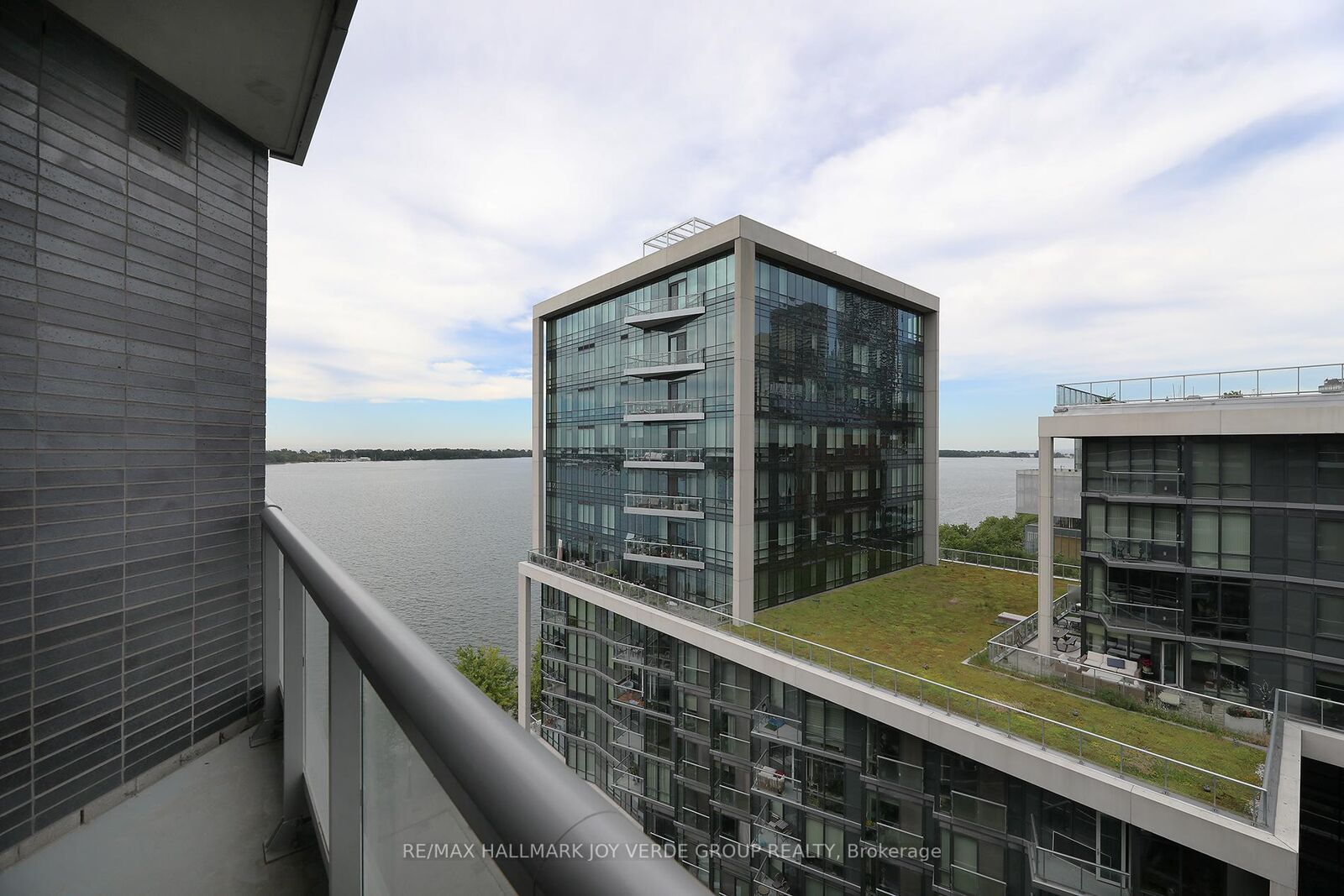 Property Photo:  1 Edgewater Drive Ph36  ON M5A 1B9 