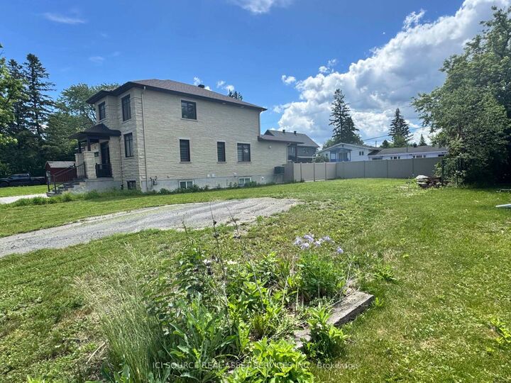 Property Photo:  410 Smyth Road  ON K1H 5A4 