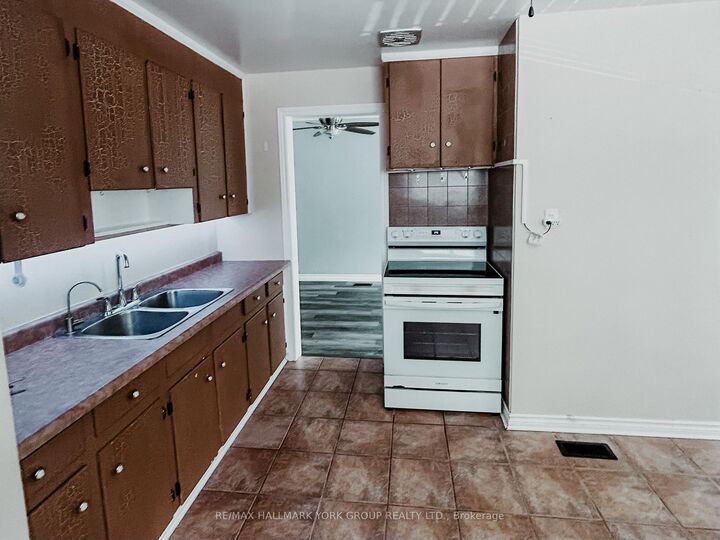 Property Photo:  217 Septonne Avenue Main  ON L3Y 2W5 