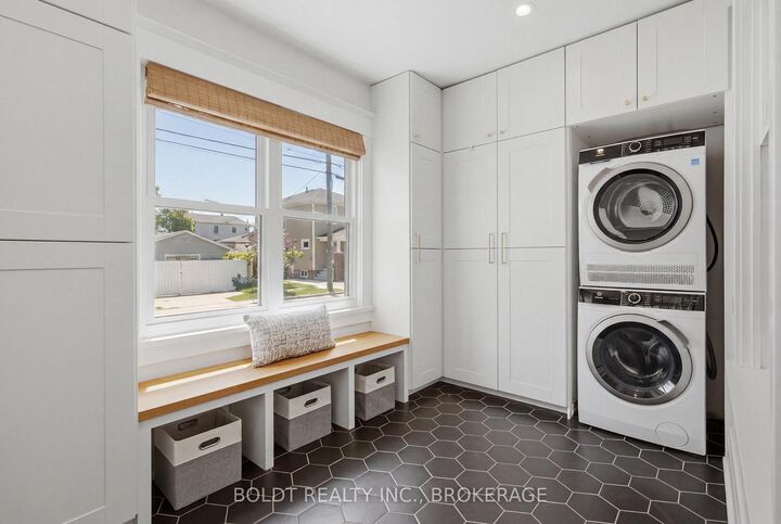 Property Photo:  21 Albert Street  ON L2R 2G6 