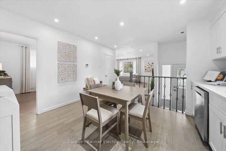 Photo de la propriété:  265 Sunset Boulevard  ON K9H 5L1 