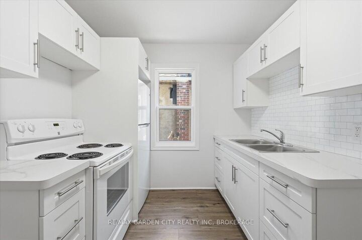 106 Carlton Street — photo 1