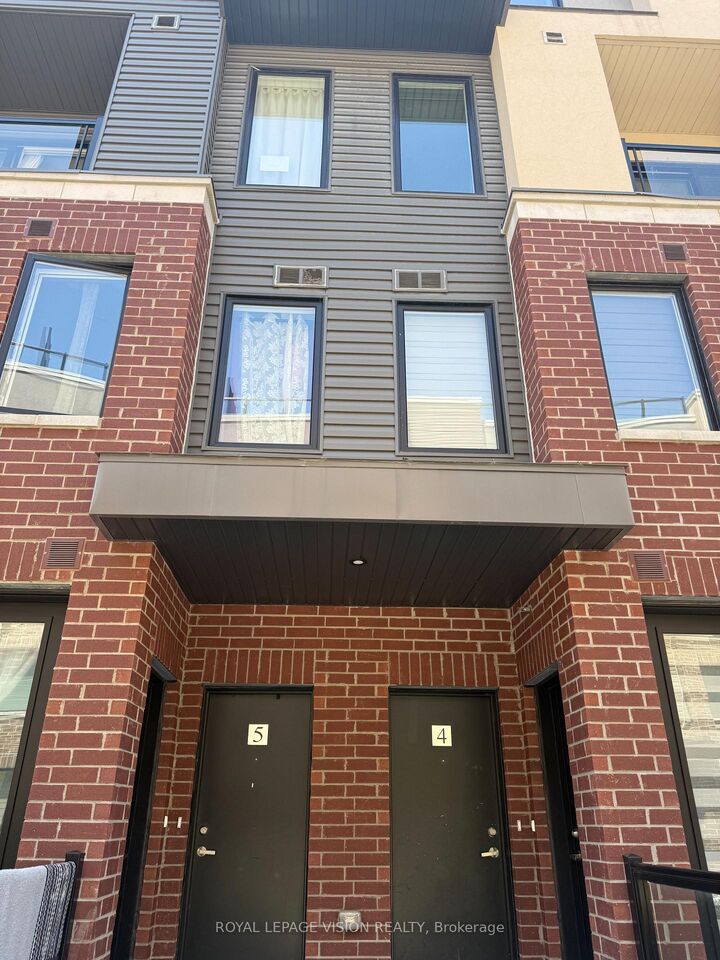 Property Photo:  3556 Colonial Drive W 5  ON L5L 0B9 