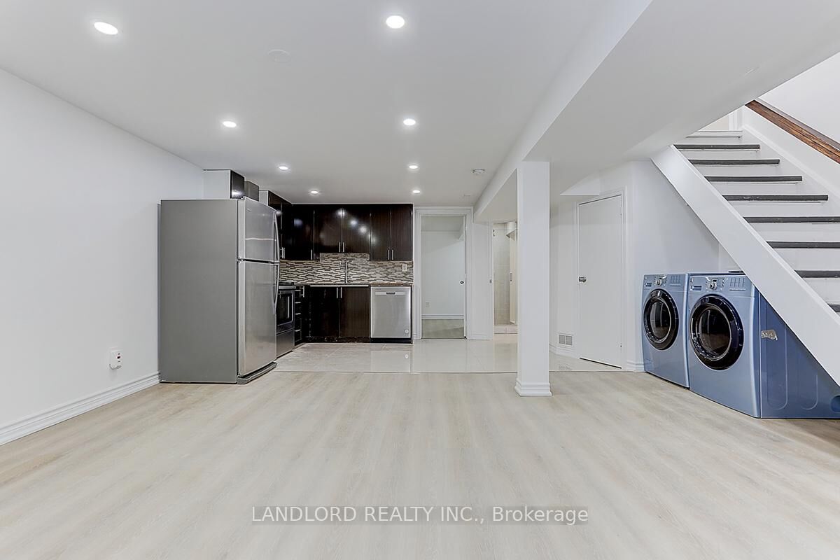 Property Photo:  3271 Chokecherry Crescent Lower  ON L5L 1B1 