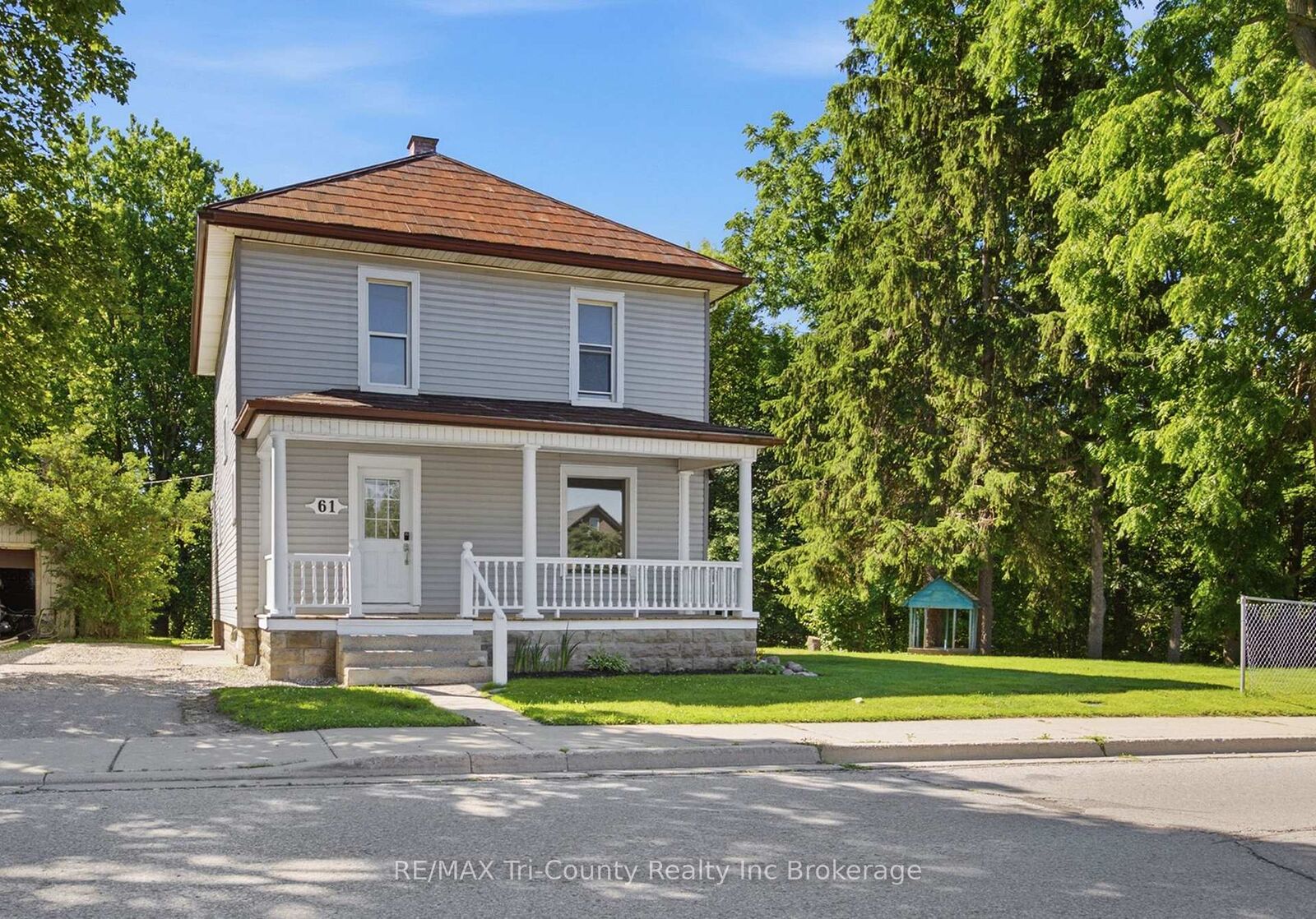Property Photo:  61 Brock Street E  ON N4G 1Z7 