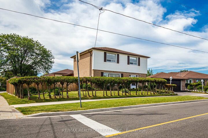 Property Photo: 62 Hullmar Drive ON M3N 2E3