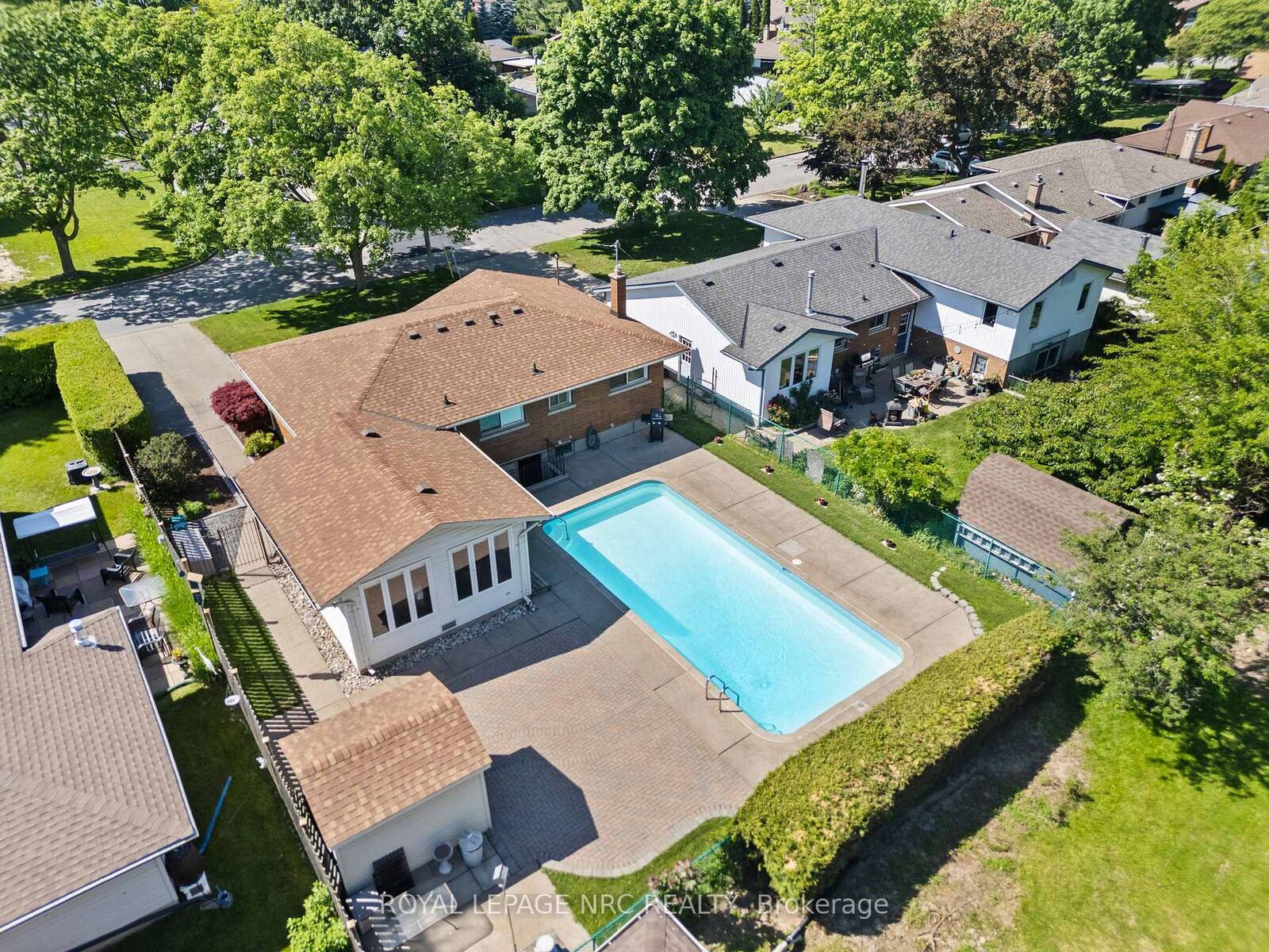 Property Photo:  116 Windward Street  ON L2M 4C6 