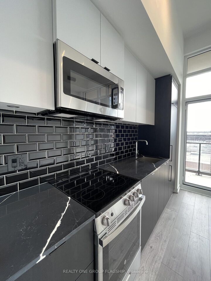 Property Photo:  285 Dufferin Street 423  ON M6K 0J2 