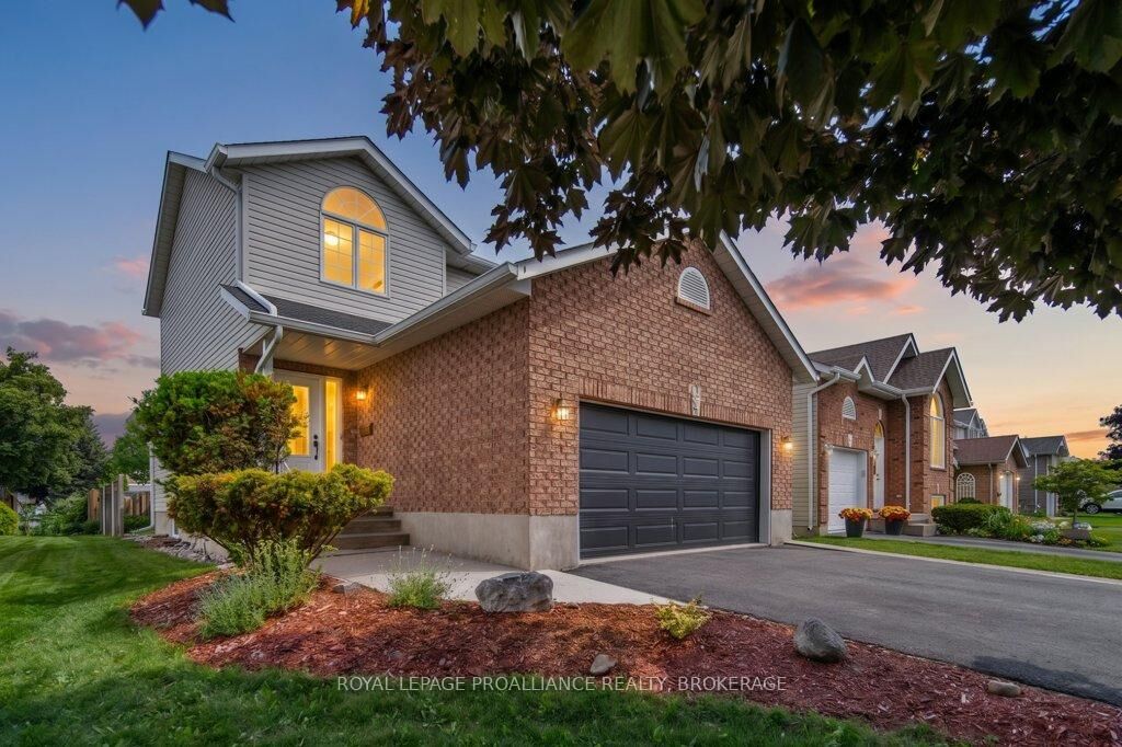 Photo de la propriété:  944 Ringstead Street  ON K7M 8V2 