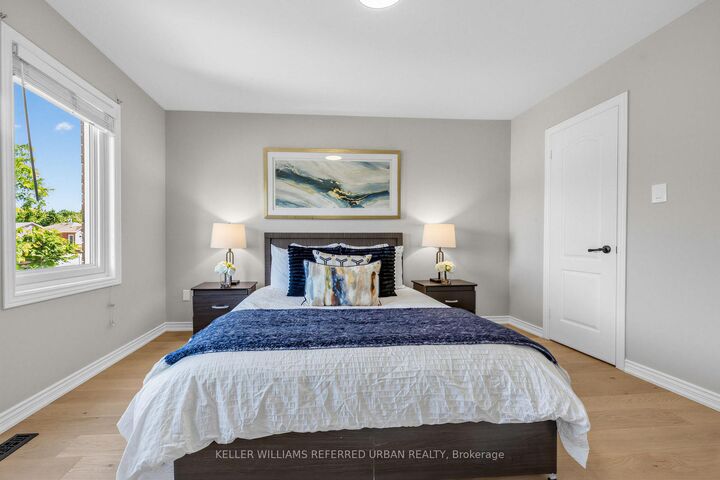 350 Pickering Crescent — photo 1
