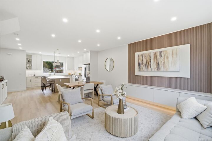 Property Photo: 621 Broadway St #3 BC V8Z 2G5