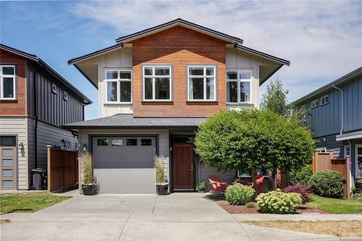 2020 Deerbrush Cres — photo 1