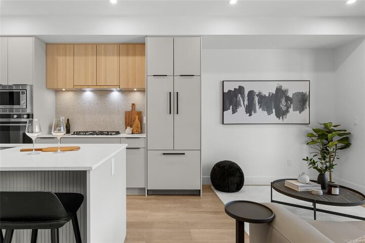 Property Photo: 2341 Bear Mountain Pkwy #305 BC V9B 6V1