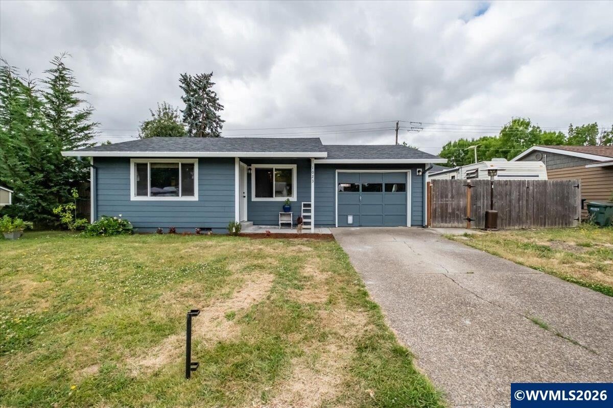 Property Photo:  1023 Josephine St E  OR 97361 