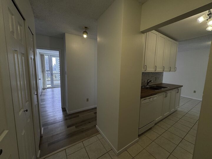Property Photo:  4353 Halifax Street 806  BC V5C 5Z4 