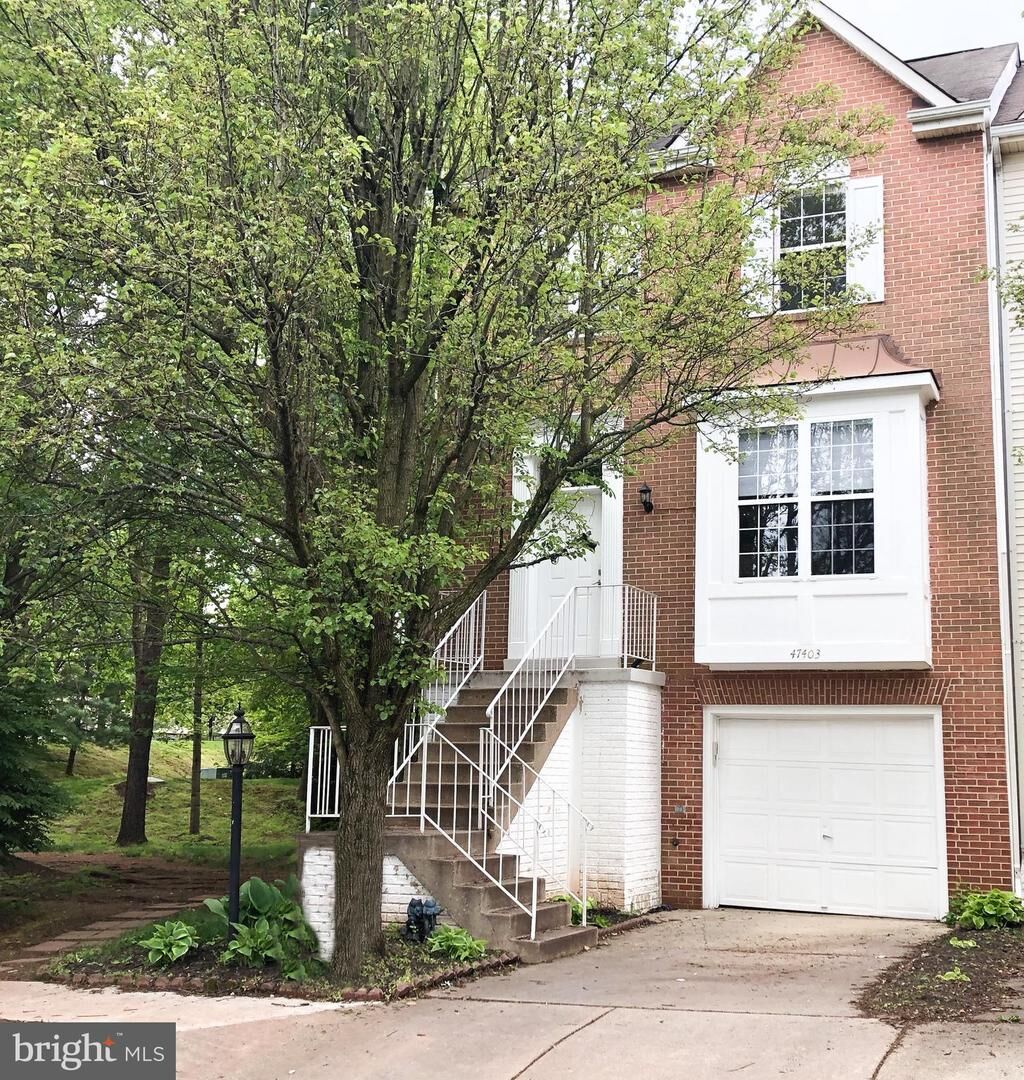 Property Photo: 47403 Darkhollow Falls Terrace VA 20165