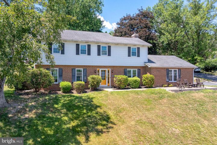 Property Photo:  429 Pawnee Drive  PA 17050 