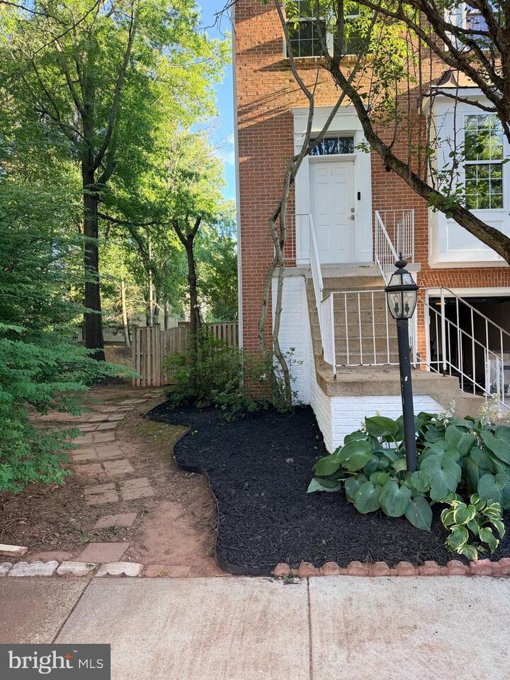 Property Photo:  47403 Darkhollow Falls Terrace  VA 20165 